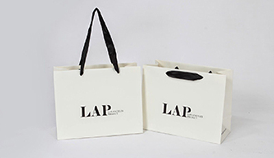 Thiết kế và in ấn túi giấy thu hút khách hàng hiệu quả cho shop thời trang